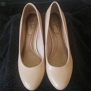 Tan block high heels